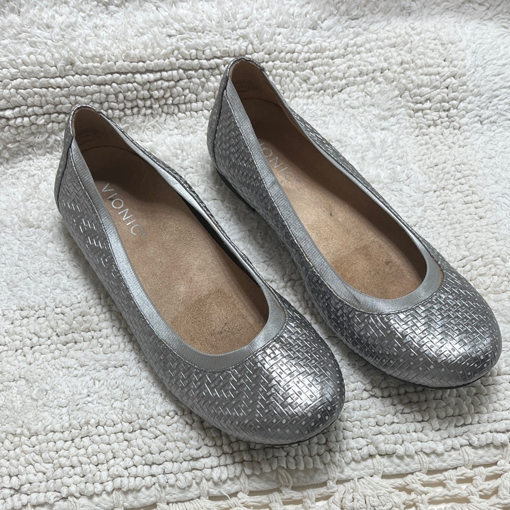 Vionic Women's Shimmering Silver Flats